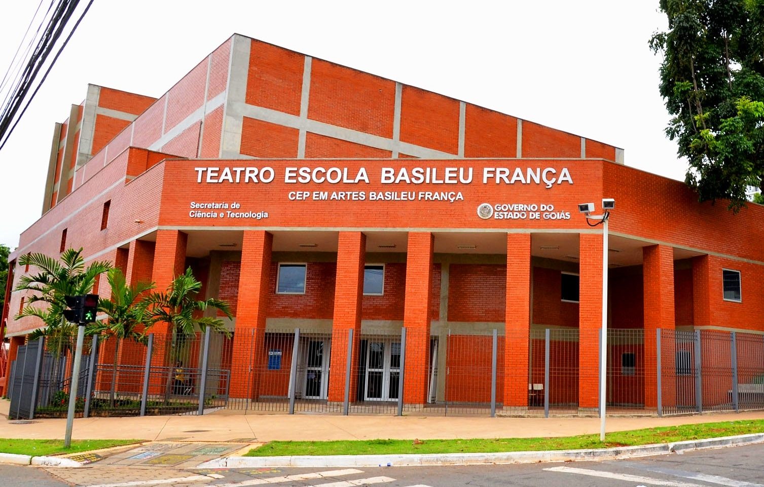 Conheça a Escola Basileu França