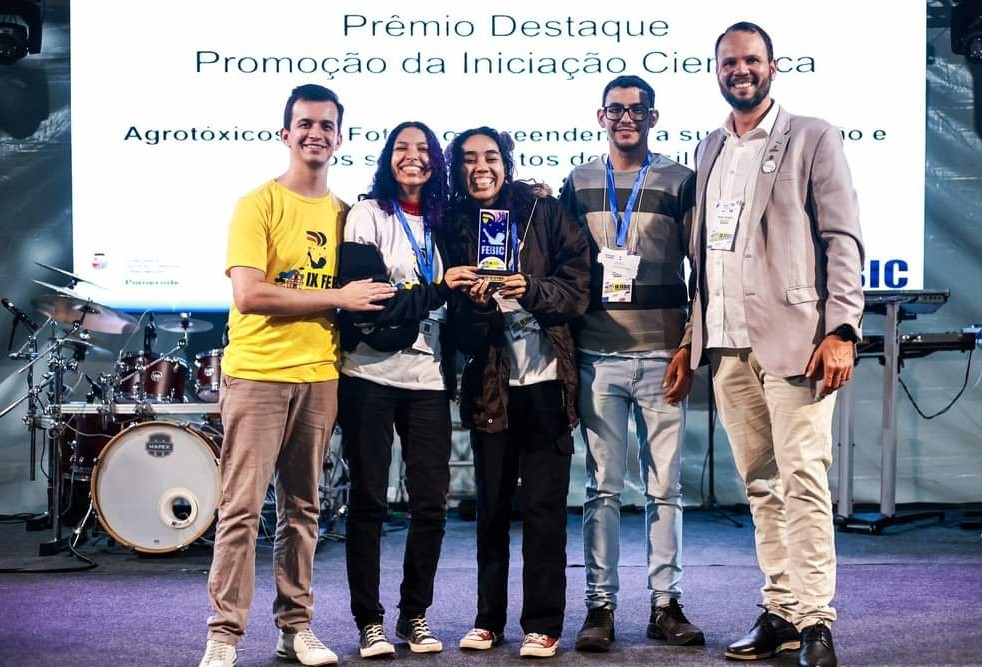 Alunas de Goiás são premiadas em Santa Catarina